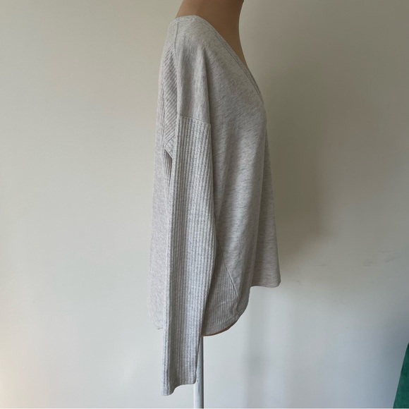 Rag & Bone Clara Earl Grey Torqued V-Neck Waffle Knit Long Sleeve Shirt Size XS - Picture 4 of 10